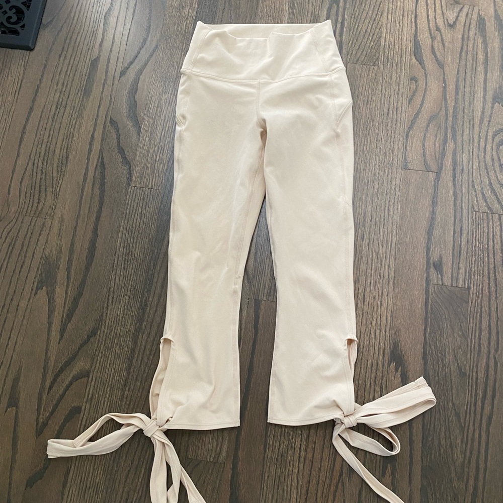 cream colored Fabletics leggings